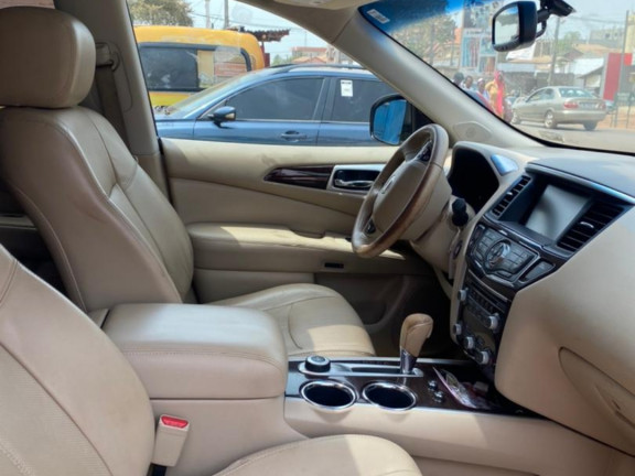 Nissan Pathfinder, Voitures, Conakry