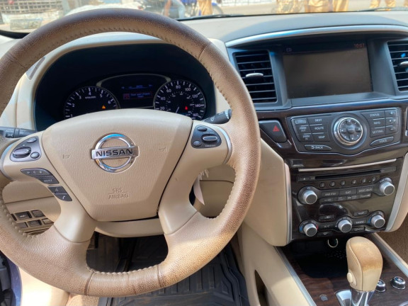 Nissan Pathfinder, Voitures, Conakry