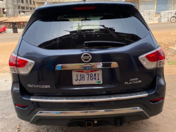 Nissan Pathfinder, Voitures, Conakry