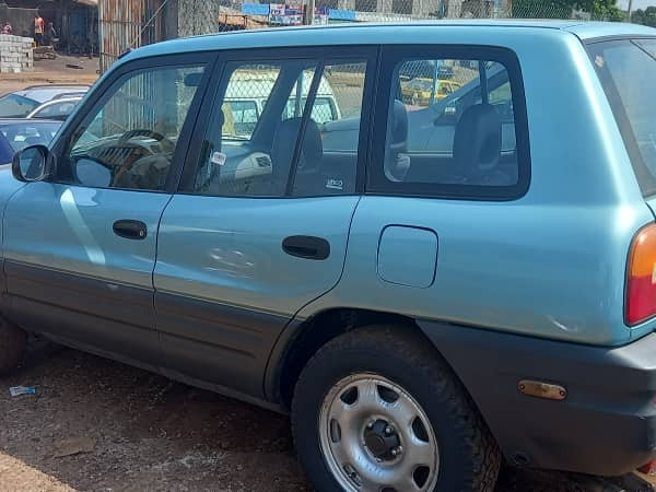 Toyota RAV4, Voitures, Conakry