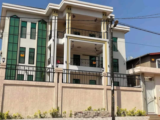 Bâtiment à Lambanyi, Maisons, Conakry