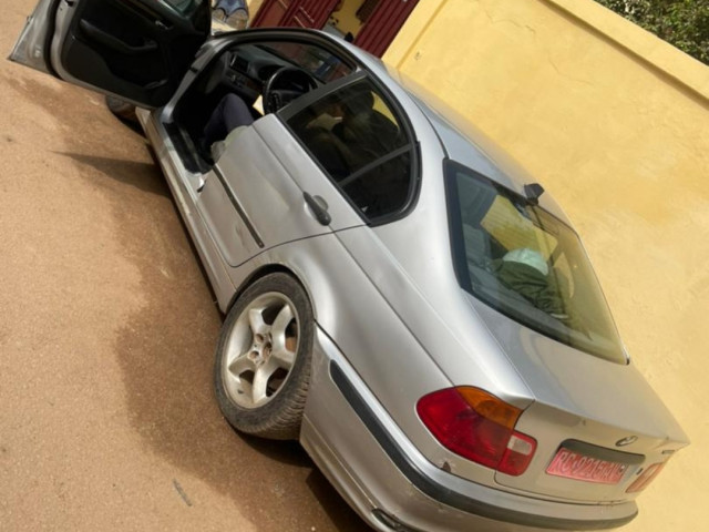 BMW Série 3, Voitures, Conakry