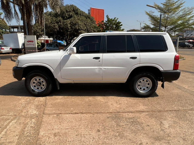 Nissan Patrol, Voitures, Conakry