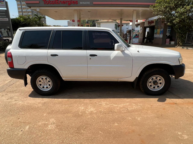 Nissan Patrol, Voitures, Conakry