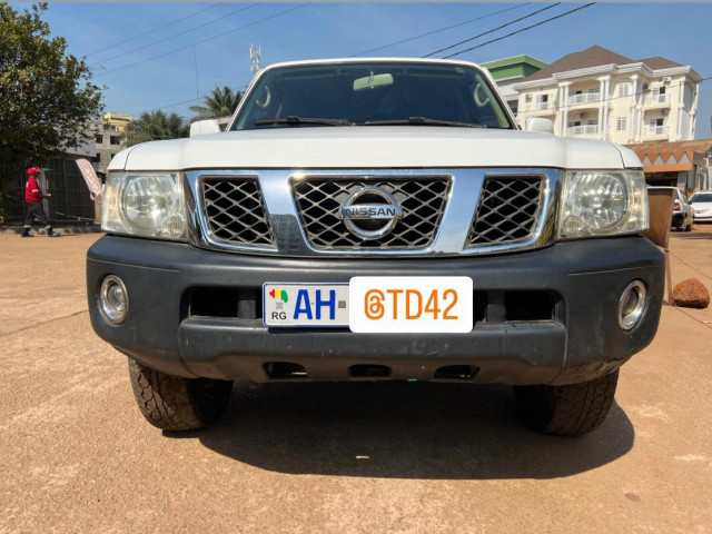 Nissan Patrol, Voitures, Conakry