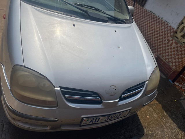 Nissan Almera Tino, Voitures, Conakry
