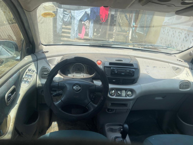 Nissan Almera Tino, Voitures, Conakry