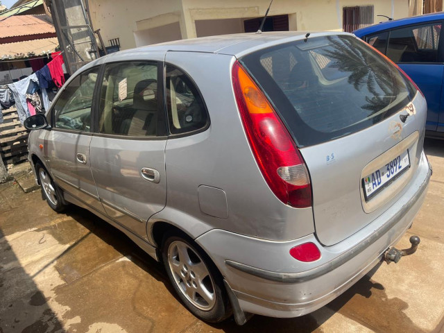 Nissan Almera Tino, Voitures, Conakry