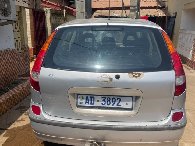 Nissan Almera Tino, Voitures, Conakry