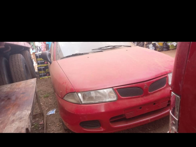 Mitsubishi Carisma, Voitures, Conakry