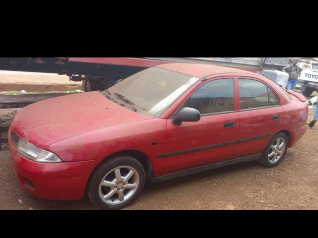 Mitsubishi Carisma, Voitures, Conakry