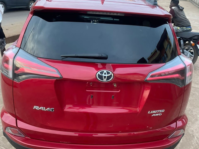 Toyota RAV4, Voitures, Conakry