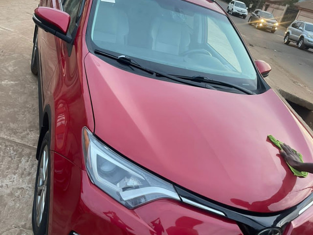 Toyota RAV4, Voitures, Conakry