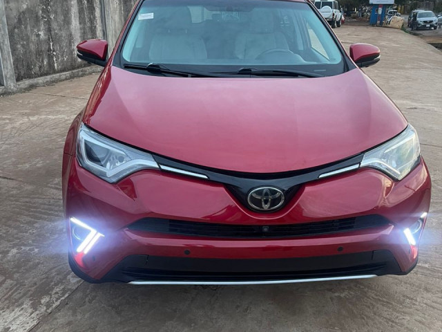 Toyota RAV4, Voitures, Conakry