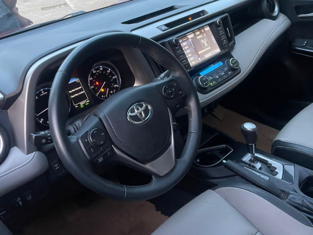 Toyota RAV4, Voitures, Conakry