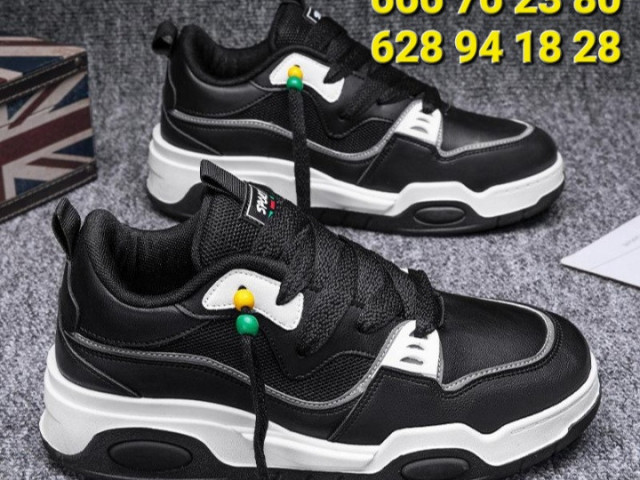 Différentes Chaussures, Chaussures, Conakry
