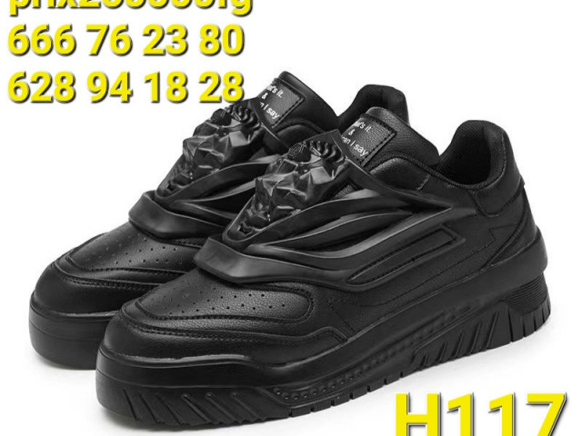Différentes Chaussures, Chaussures, Conakry