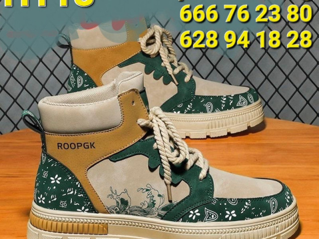 Différentes Chaussures, Chaussures, Conakry