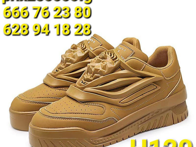 Différentes Chaussures, Chaussures, Conakry