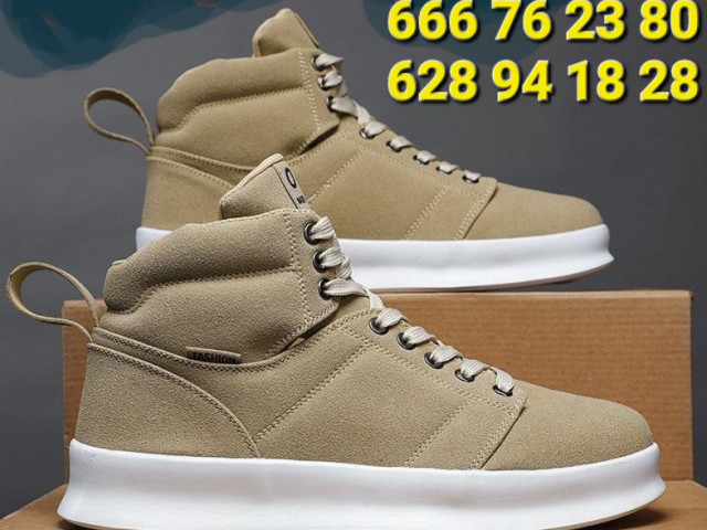 Différentes Chaussures, Chaussures, Conakry