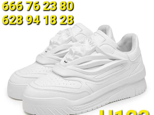 Différentes Chaussures, Chaussures, Conakry