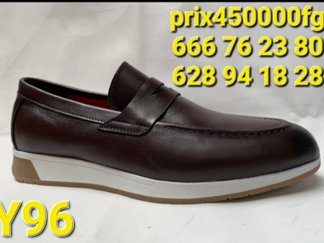Différentes Chaussures, Chaussures, Conakry