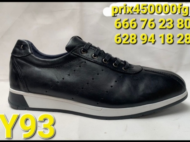 Différentes Chaussures, Chaussures, Conakry