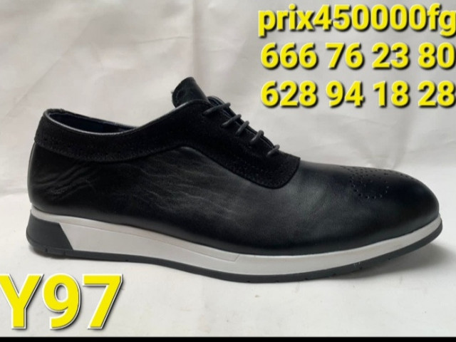 Différentes Chaussures, Chaussures, Conakry