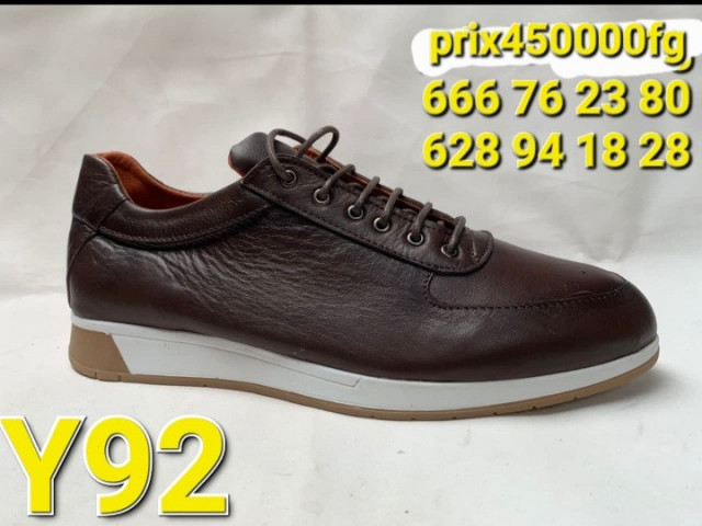 Différentes Chaussures, Chaussures, Conakry