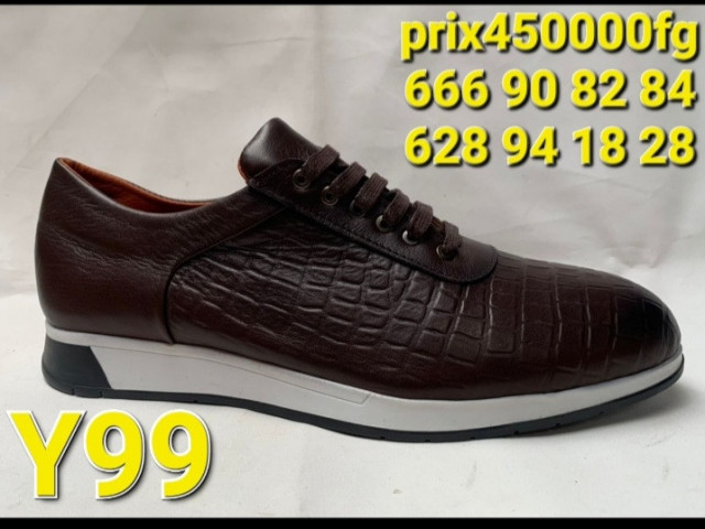 Différentes Chaussures, Chaussures, Conakry