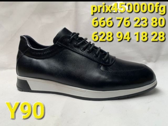 Différentes Chaussures, Chaussures, Conakry