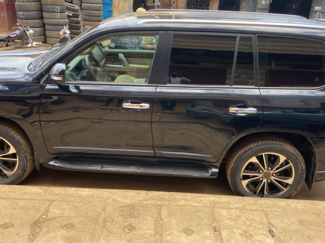 Toyota Land Cruiser, Voitures, Conakry