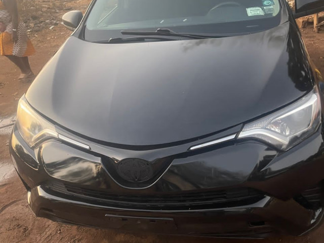 Toyota RAV4, Voitures, Conakry