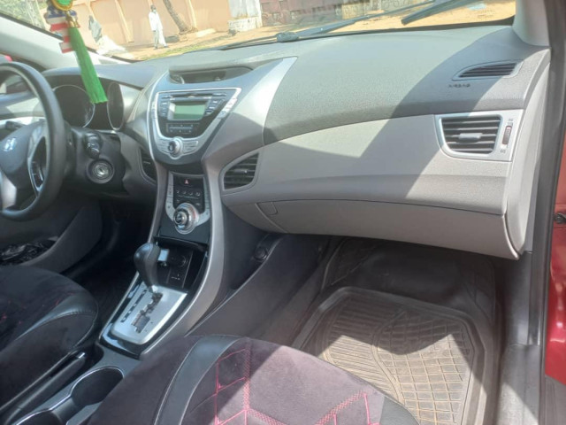 Hyundai Elantra, Voitures, Conakry