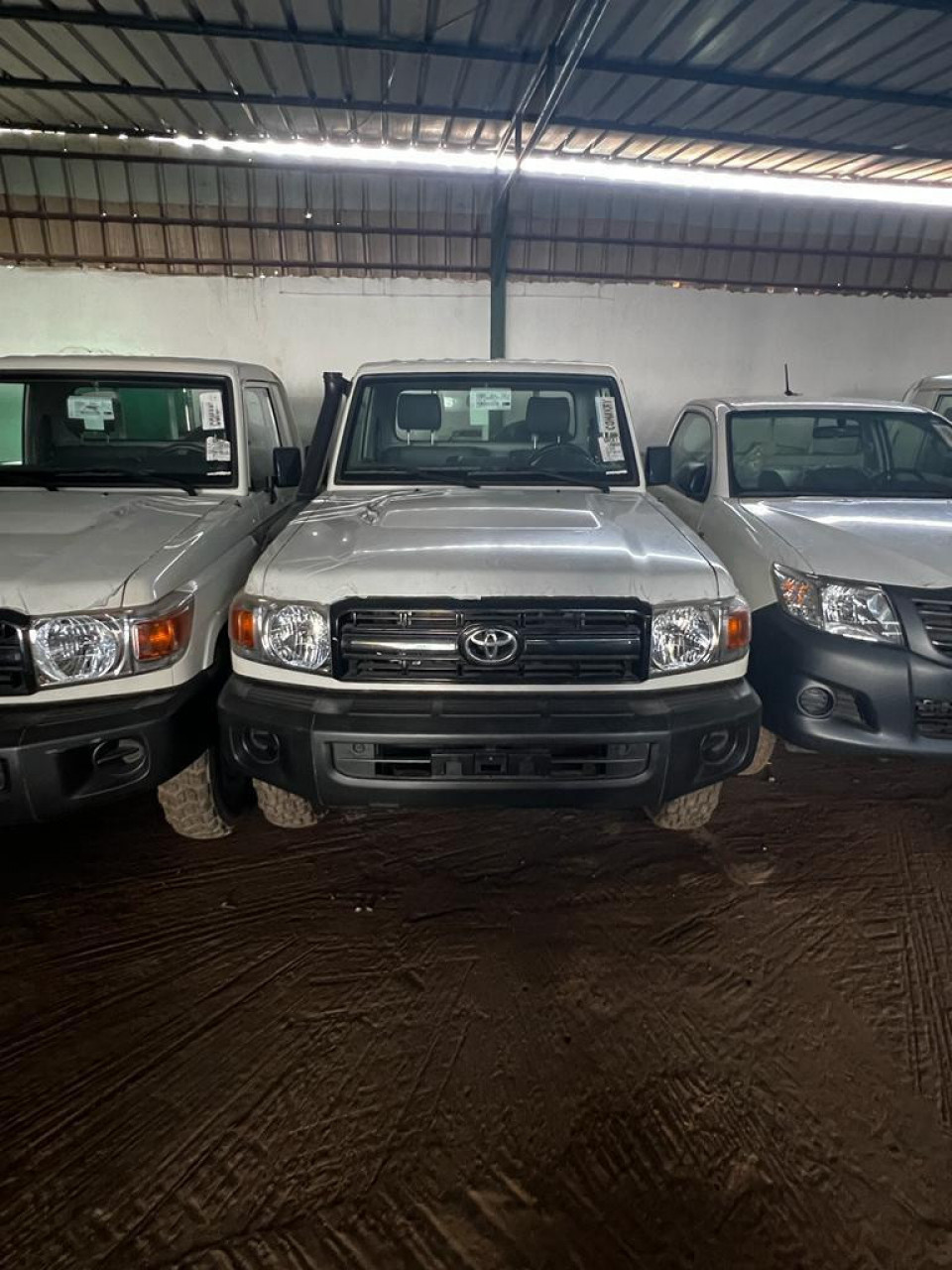 Toyota Land Cruiser, Voitures, Conakry