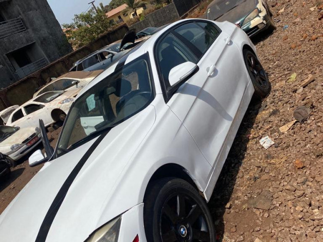 BMW Série 3, Voitures, Conakry