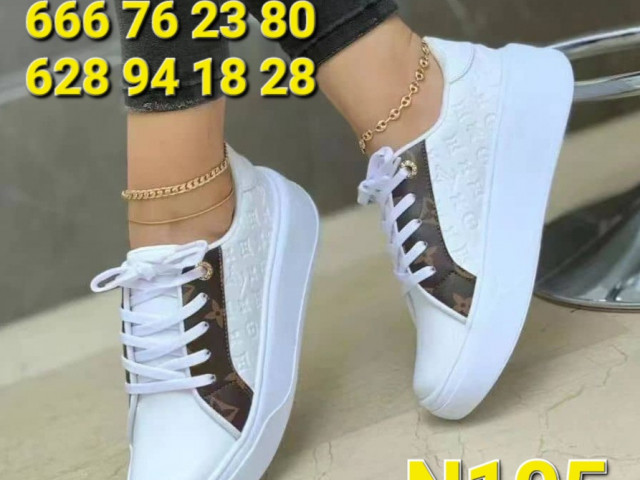 Différentes Chaussures, Chaussures, Conakry