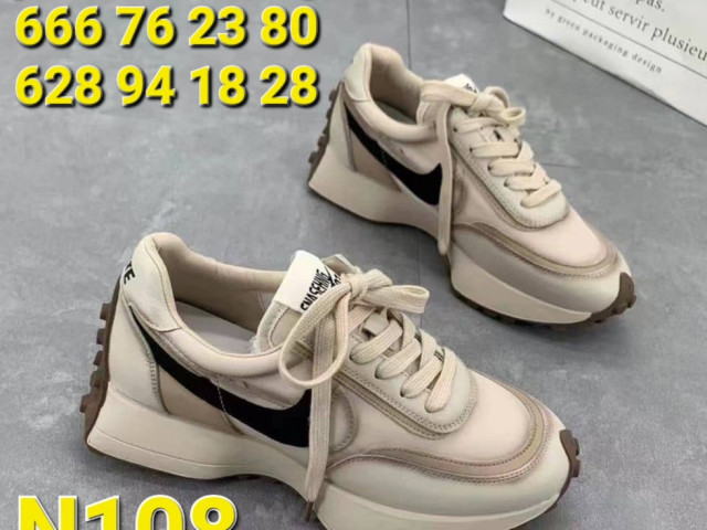 Différentes Chaussures, Chaussures, Conakry