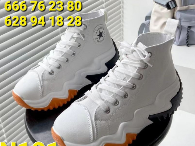 Différentes Chaussures, Chaussures, Conakry