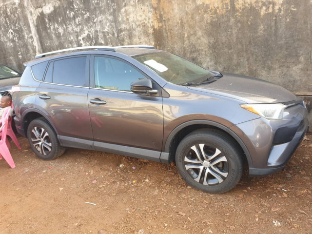 Toyota RAV4, Voitures, Conakry