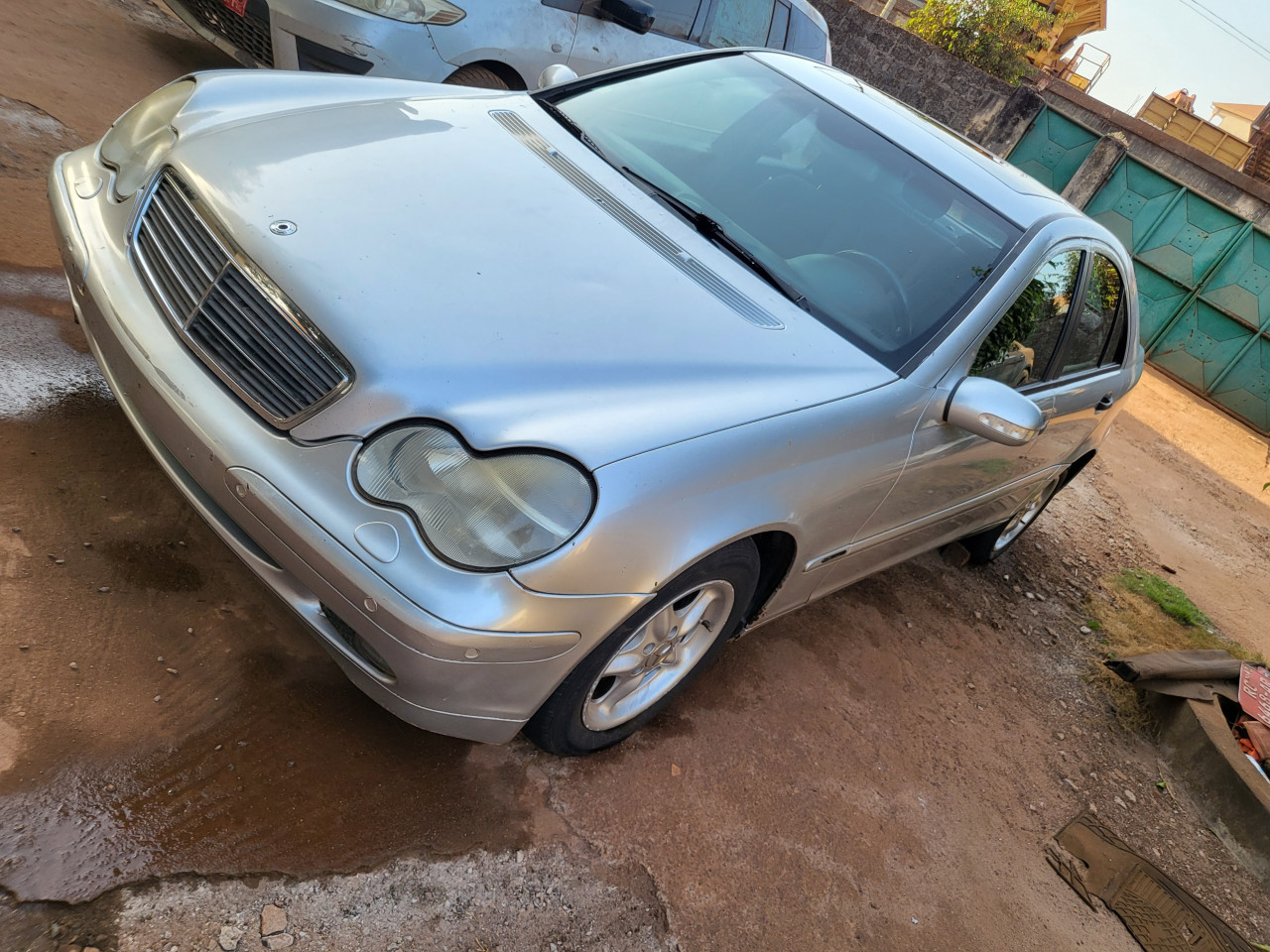 Mercedes-Benz  Classe C, Voitures, Conakry