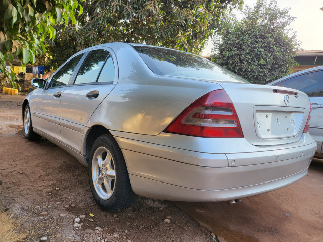 Merdeces-Benz Classe C, Voitures, Conakry