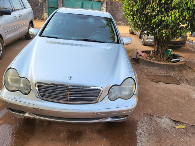Merdeces-Benz Classe C, Voitures, Conakry