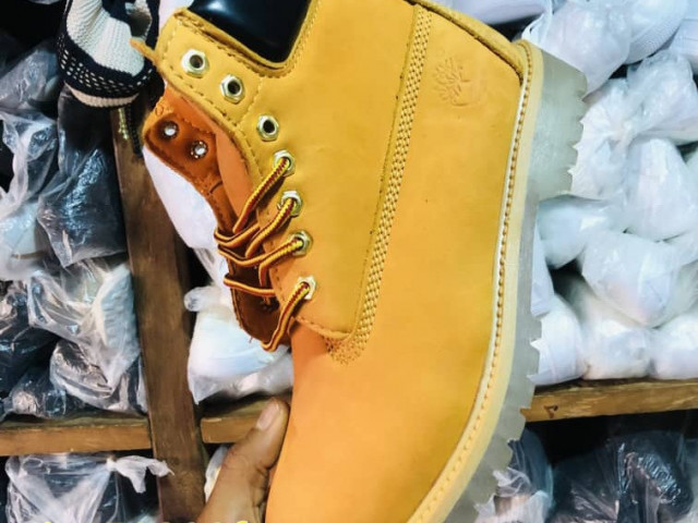 Différentes Chaussures, Chaussures, Conakry