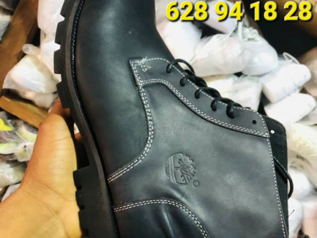 Différentes Chaussures, Chaussures, Conakry