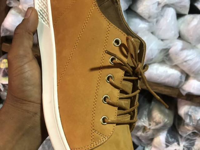 Différentes Chaussures, Chaussures, Conakry