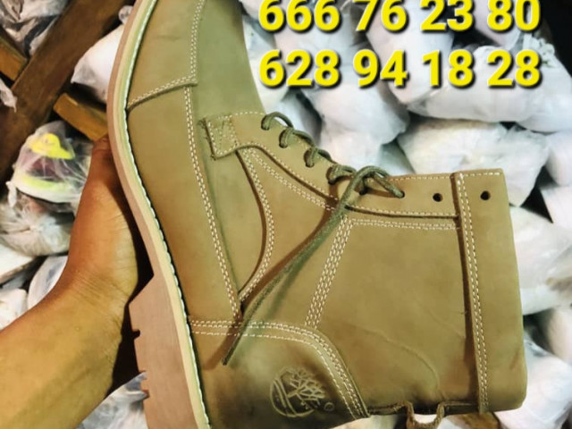 Différentes Chaussures, Chaussures, Conakry
