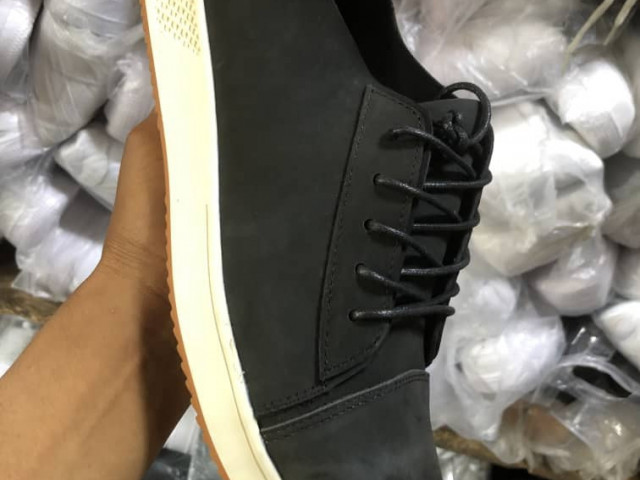 Différentes Chaussures, Chaussures, Conakry