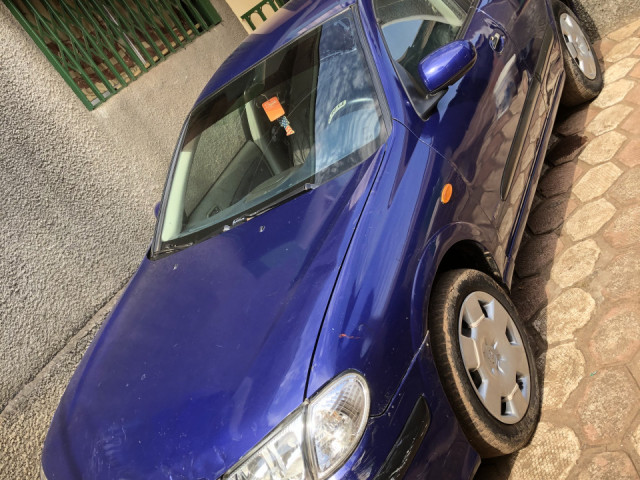 Nissan Almera, Voitures, Conakry