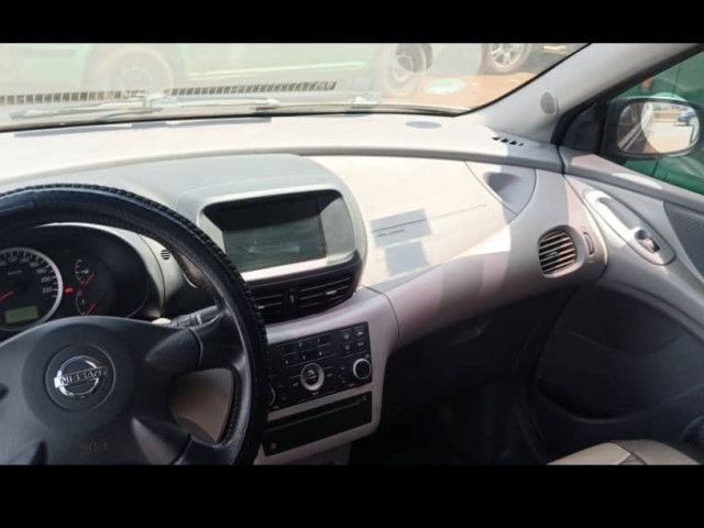Nissan Almera Tino, Voitures, Conakry